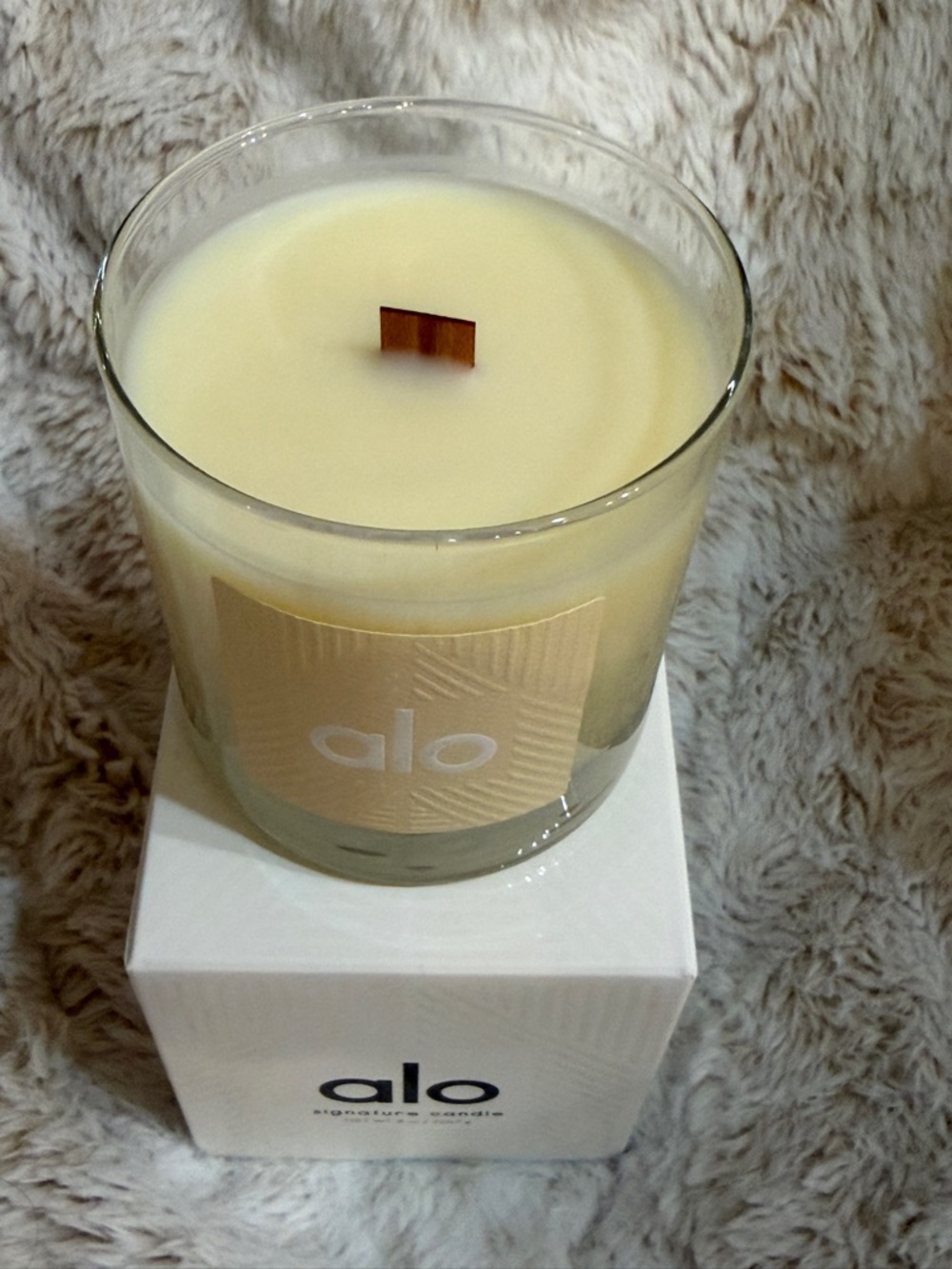 Alo Signature Candle (8 oz), NIB - Picture 3 of 5